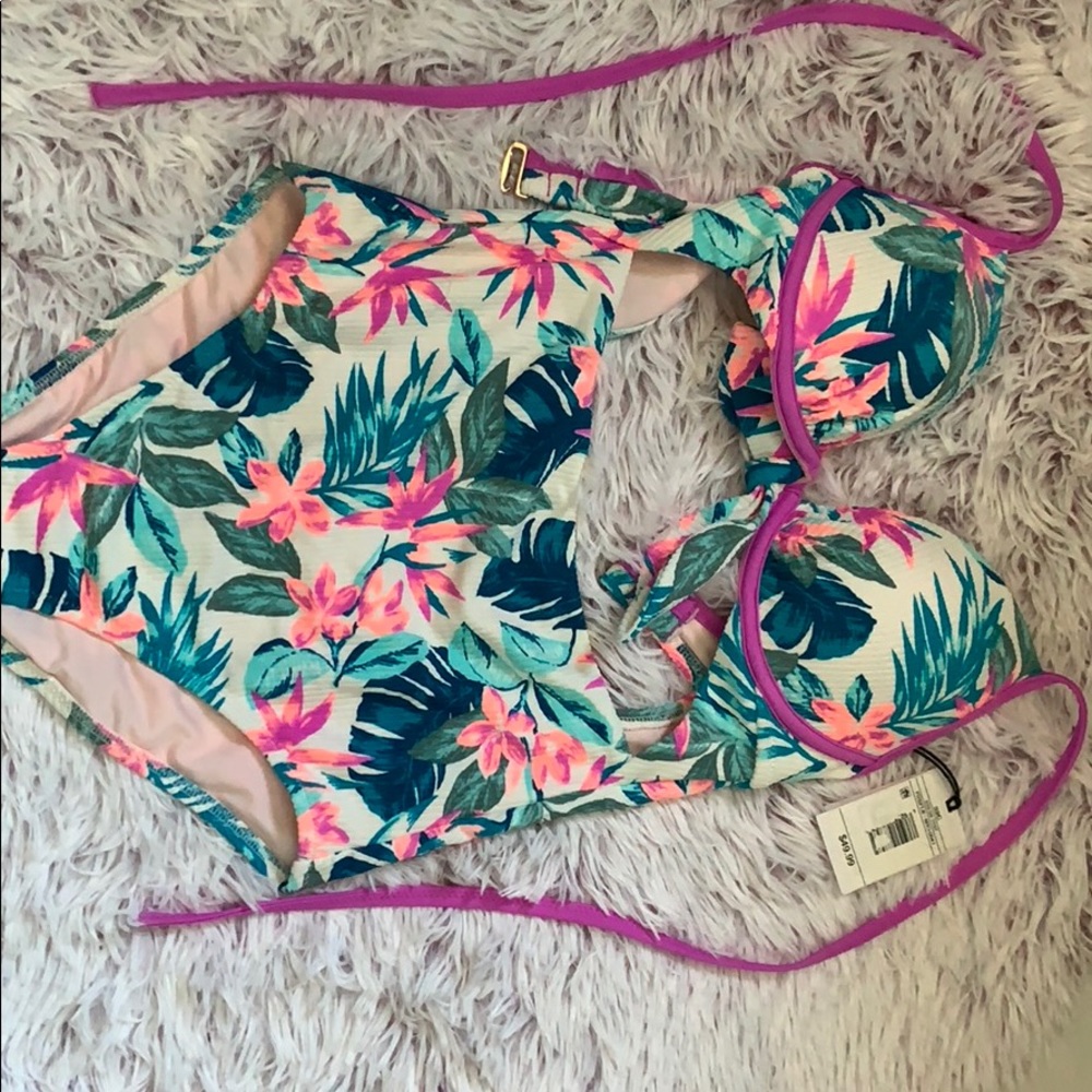 Bathing suit 32c